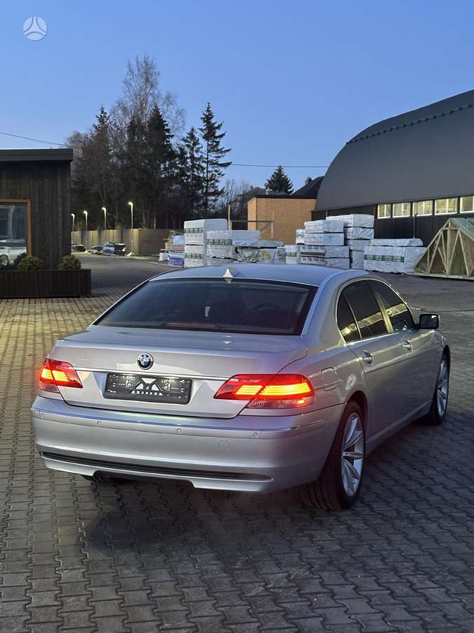 BMW 750, 4.8 l., Седан