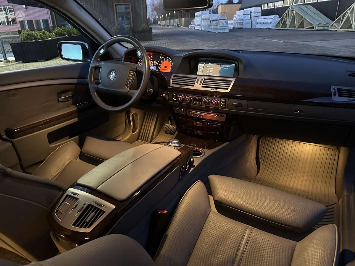BMW 750, 4.8 l., Седан