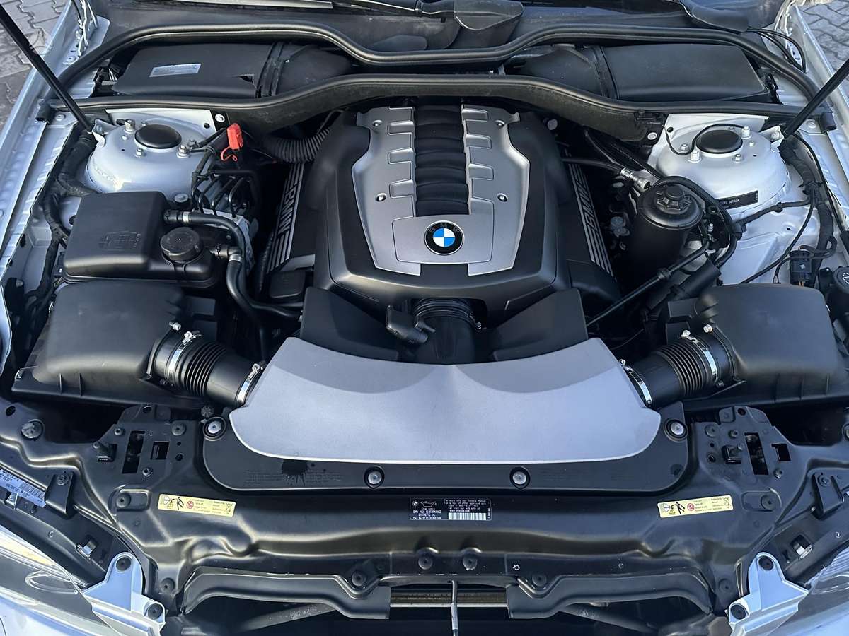 BMW 750, 4.8 l., Седан