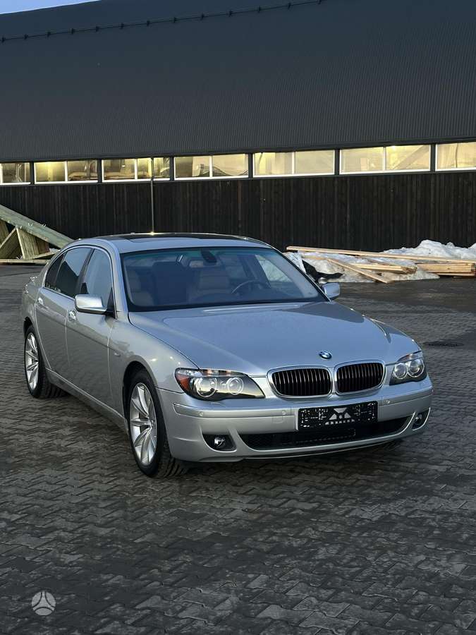 BMW 750, 4.8 l., Седан