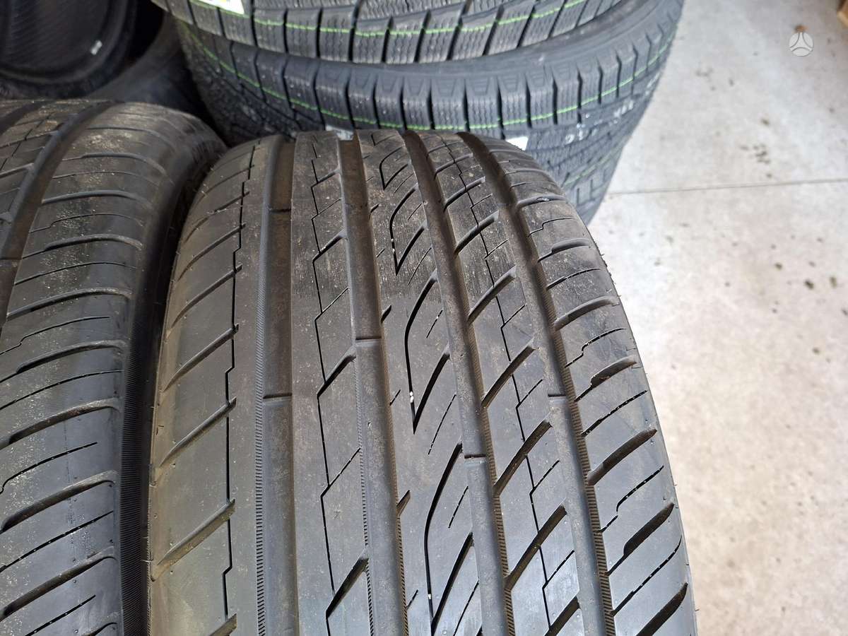 Ovation, summer 245/35 R20