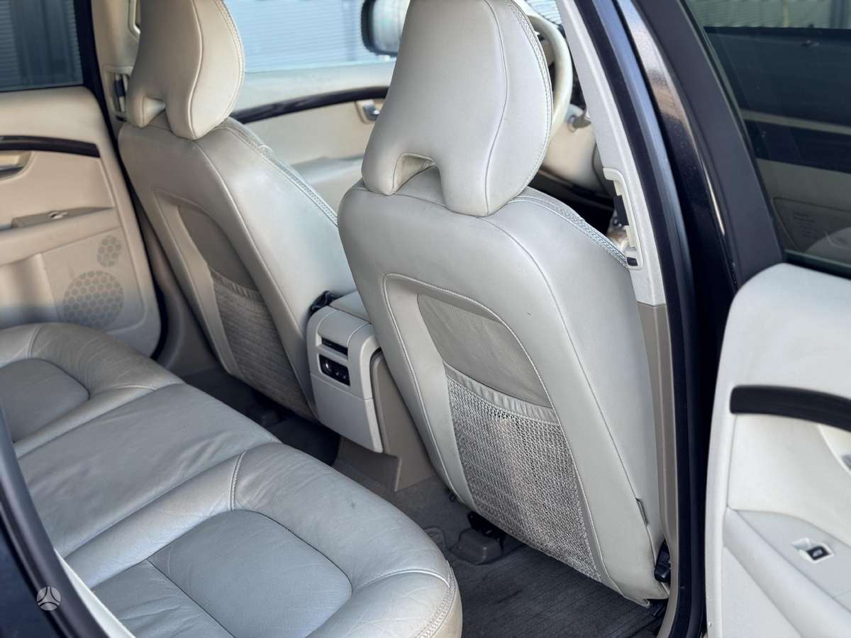 Volvo XC70, 2.4 l., wagon