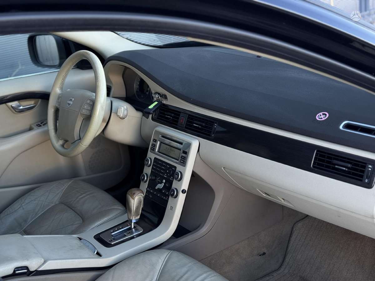Volvo XC70, 2.4 l., wagon