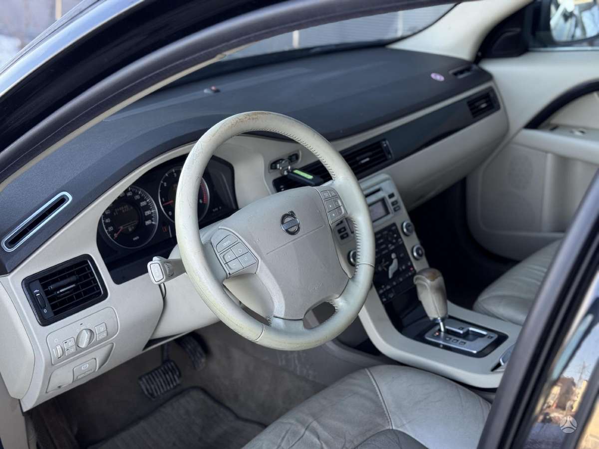 Volvo XC70, 2.4 l., wagon