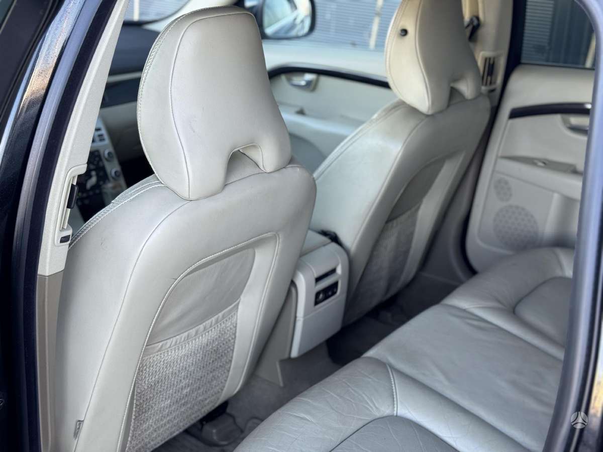 Volvo XC70, 2.4 l., wagon