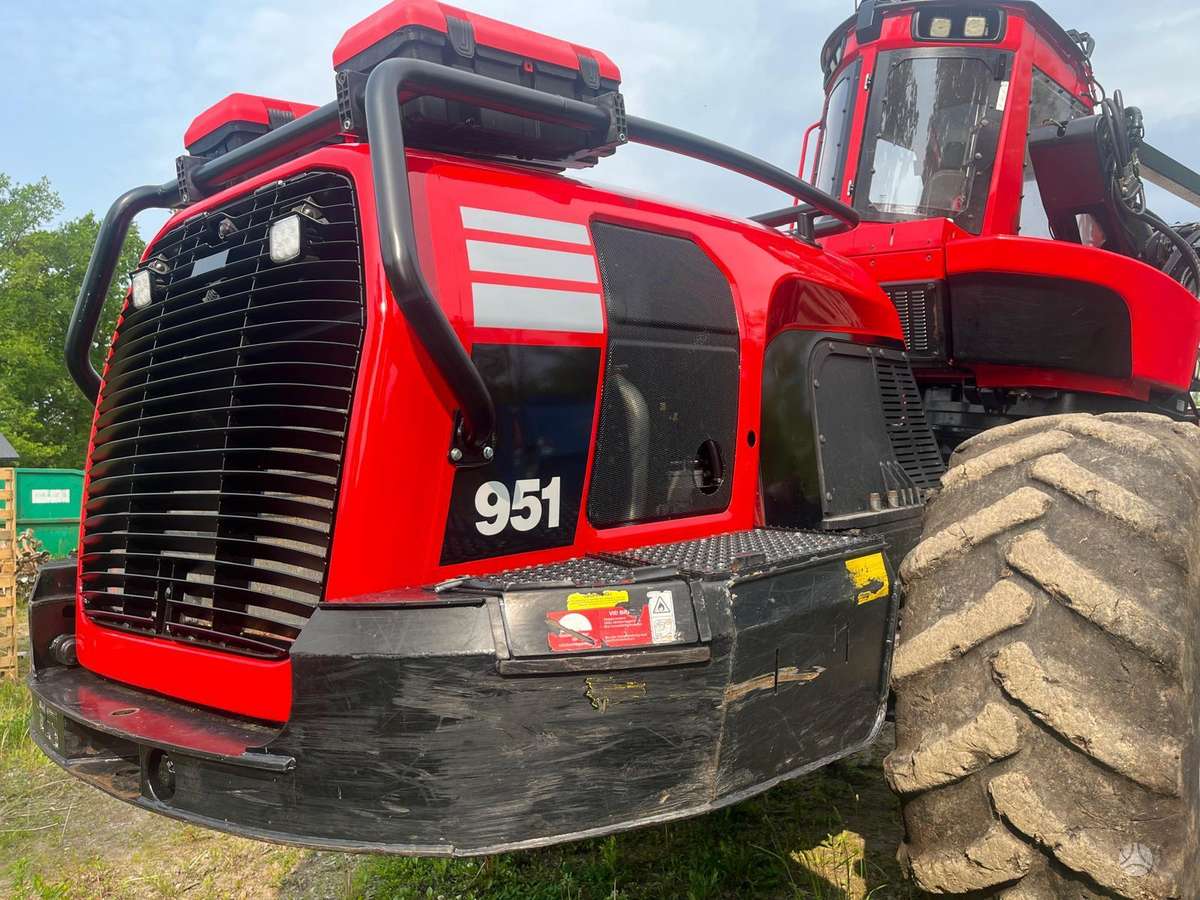 Komatsu 951 (H537), харвестеры