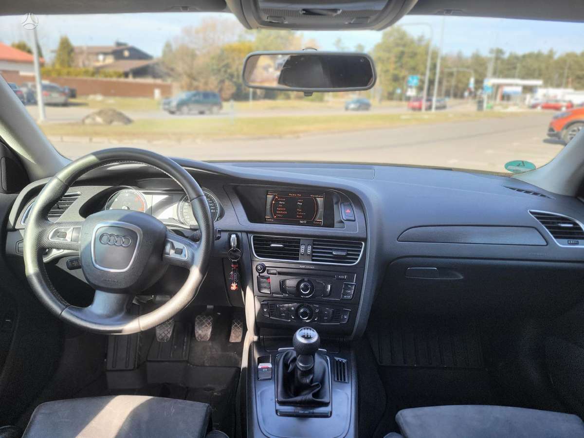Audi A4, 2.0 l., Седан