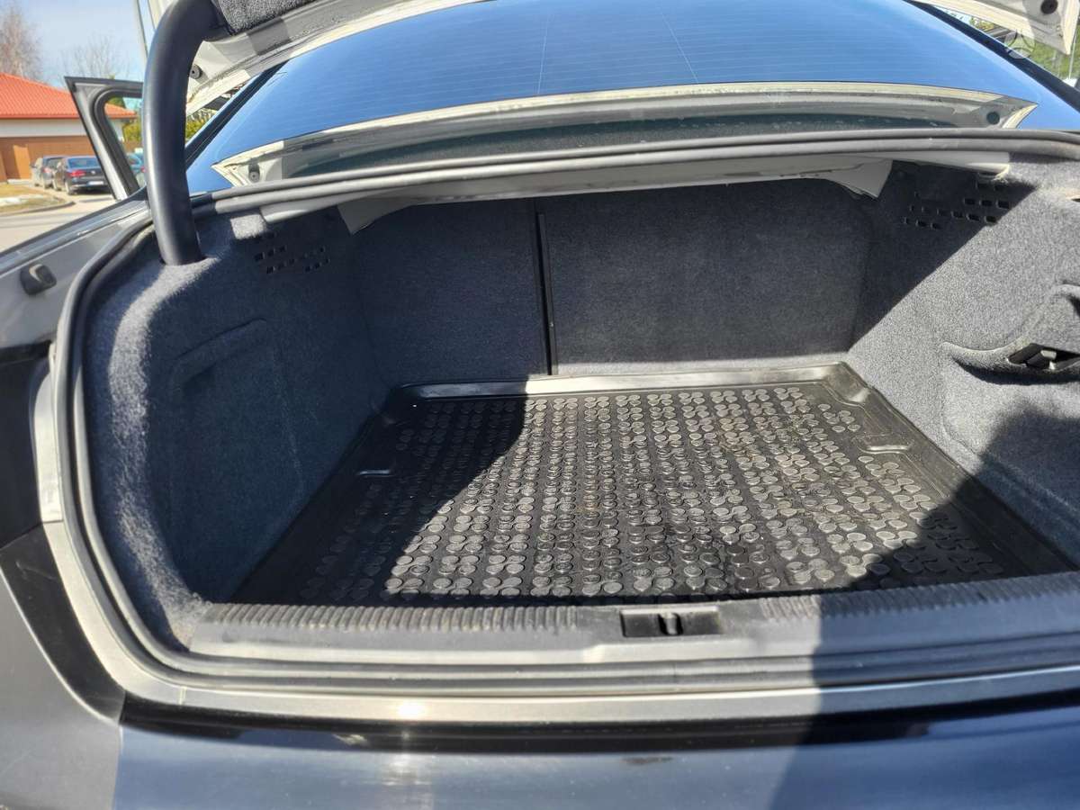 Audi A4, 2.0 l., sedanas