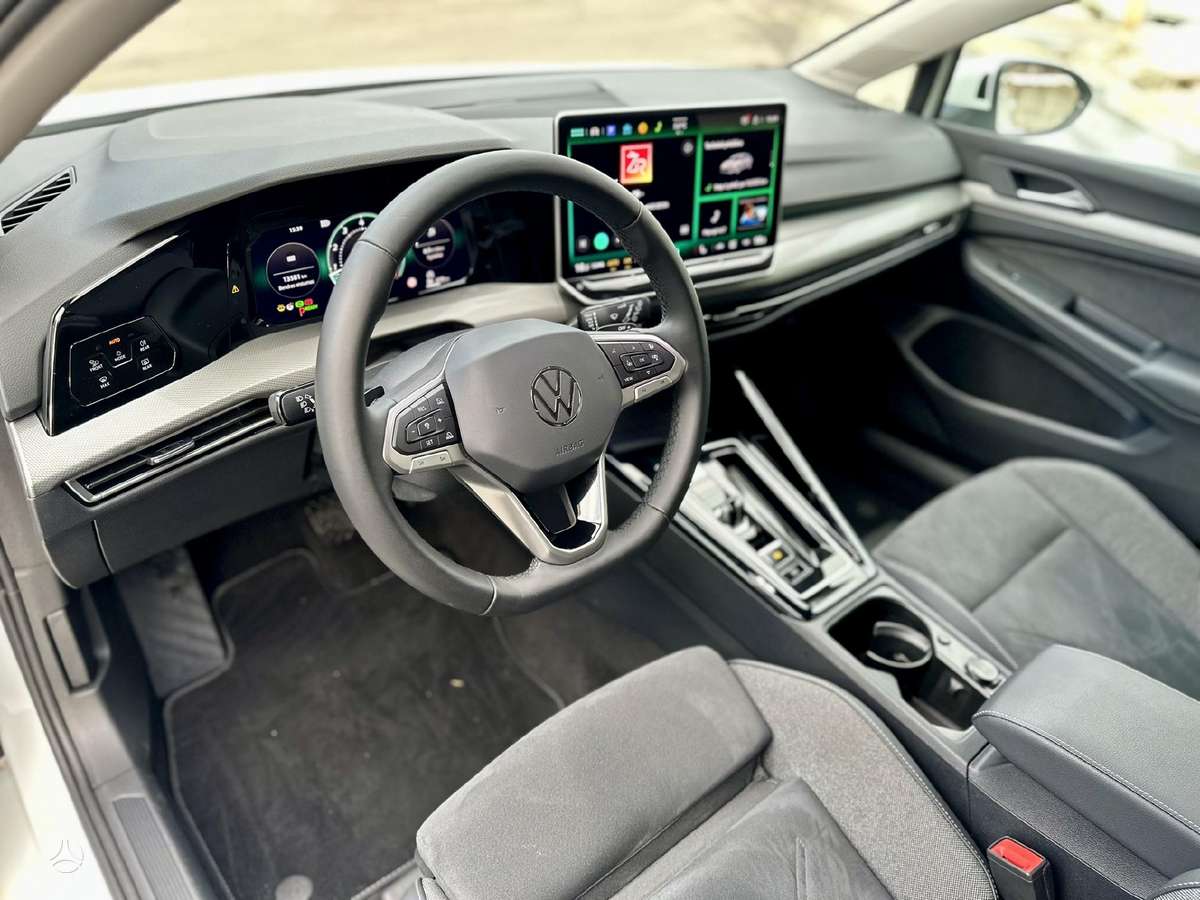 Volkswagen Golf - 8