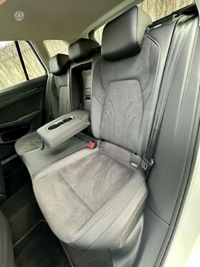 Volkswagen Golf - 10