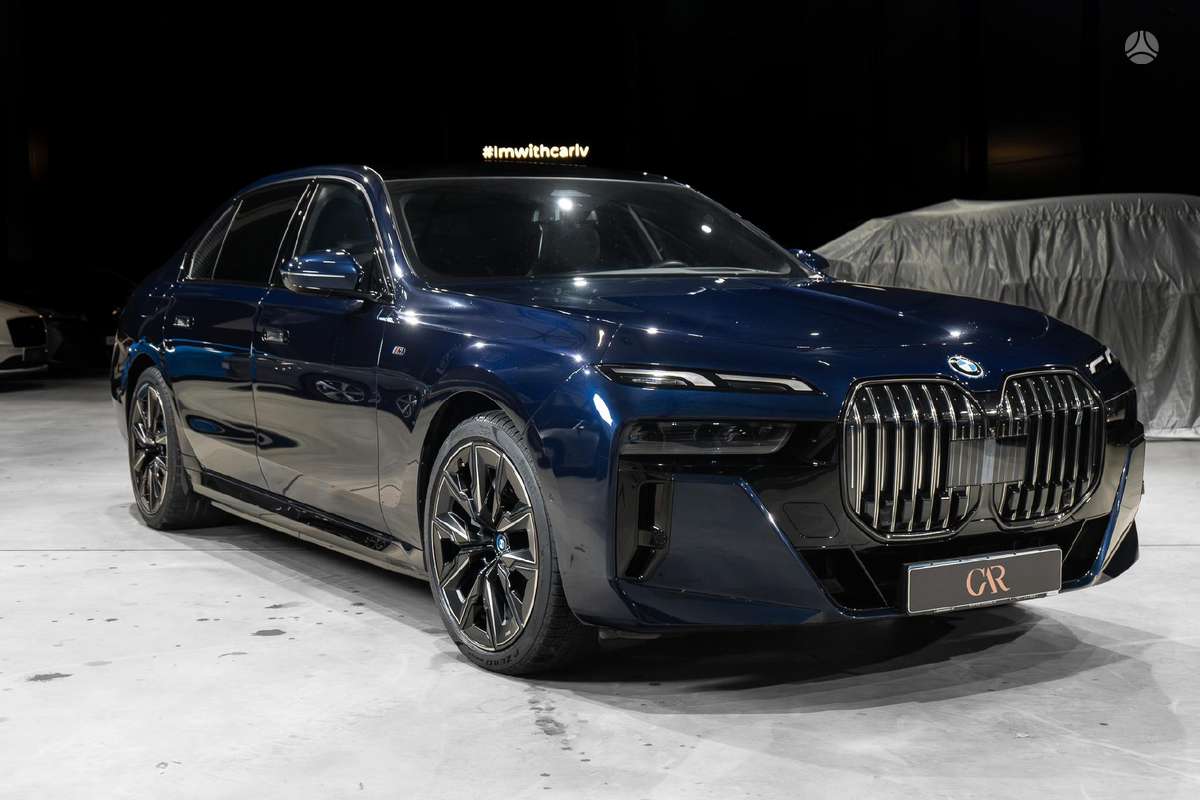 BMW i7, Седан