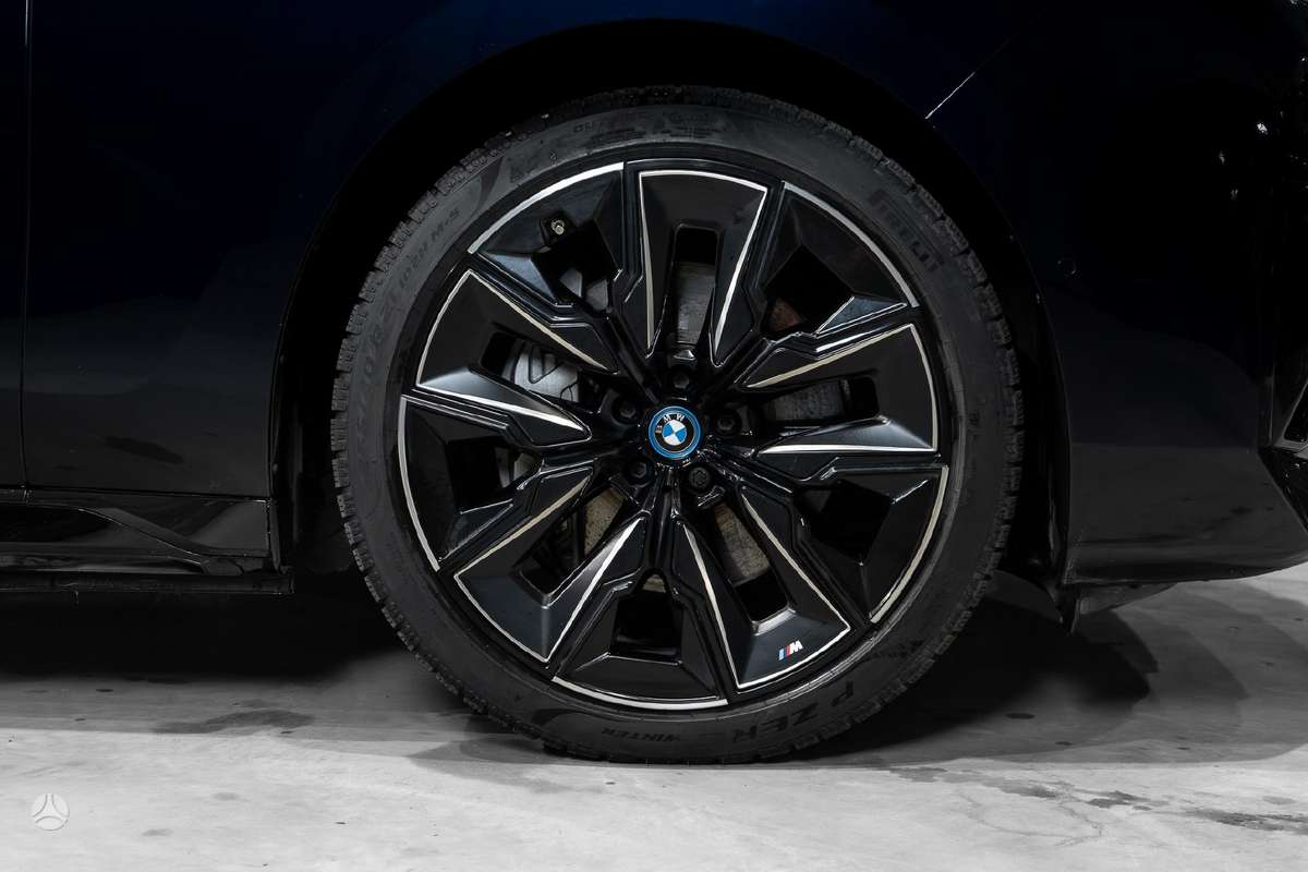 BMW i7, saloon / sedan