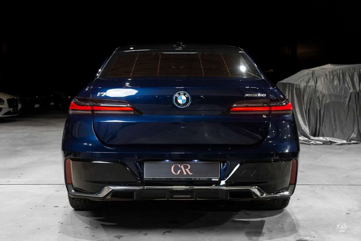 BMW i7, saloon / sedan
