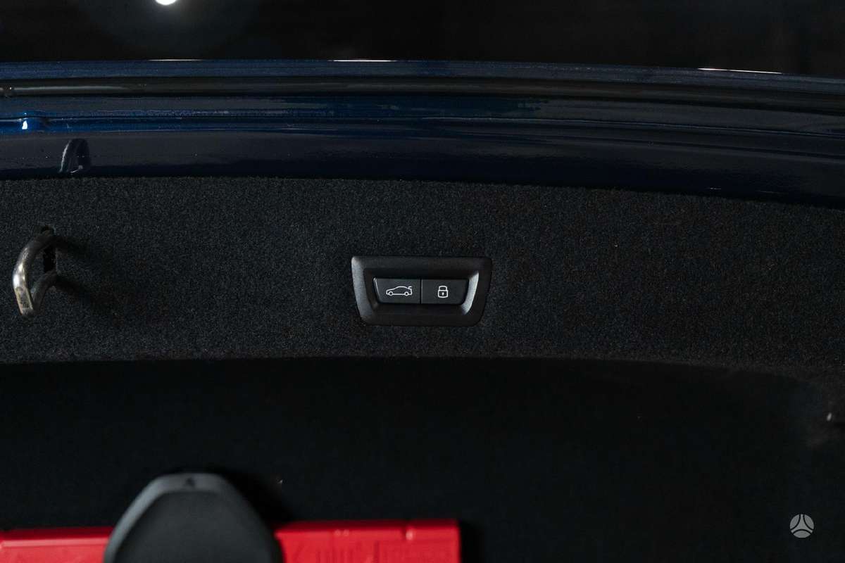 BMW i7, saloon / sedan