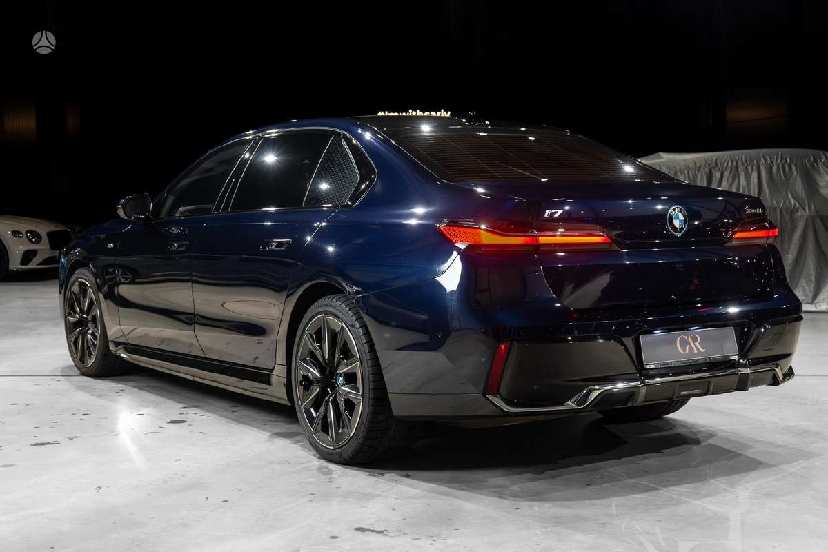 BMW i7, saloon / sedan