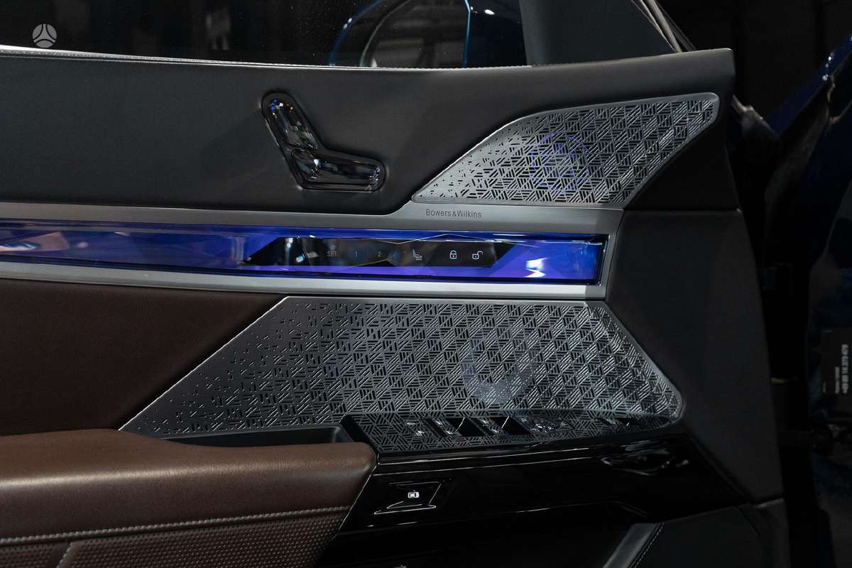 BMW i7, saloon / sedan