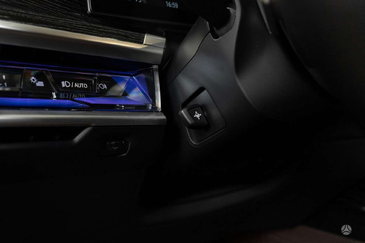 BMW i7, saloon / sedan