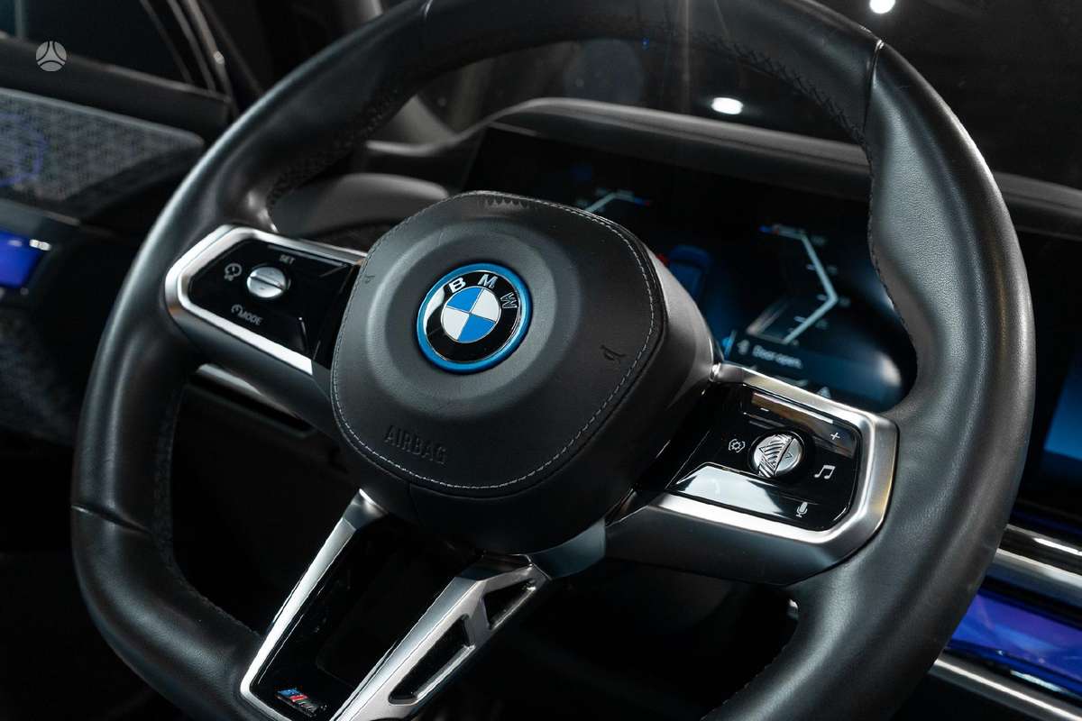 BMW i7, saloon / sedan