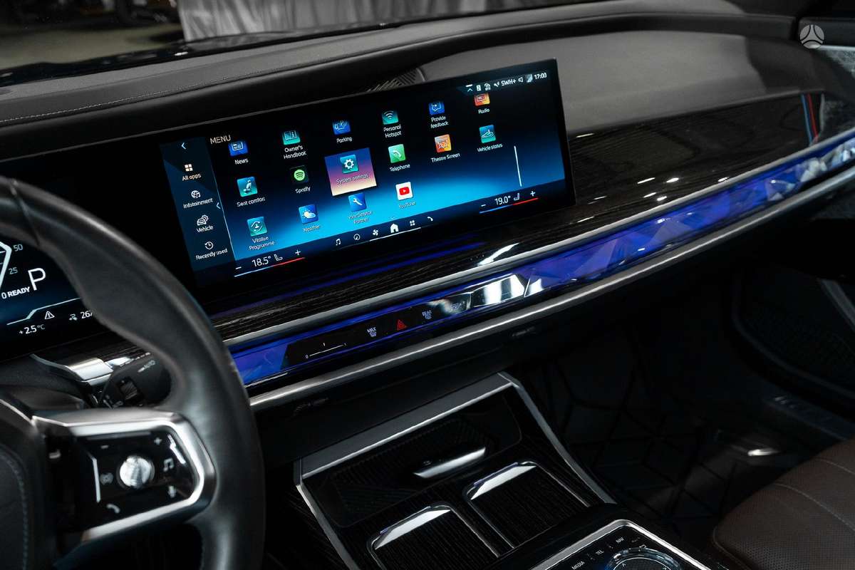 BMW i7, saloon / sedan