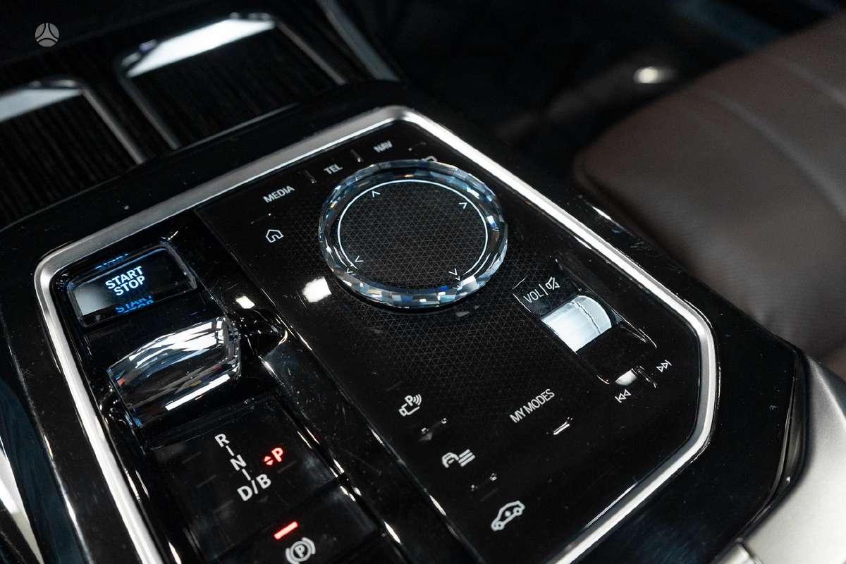 BMW i7, saloon / sedan