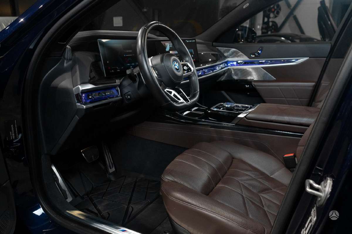 BMW i7, saloon / sedan