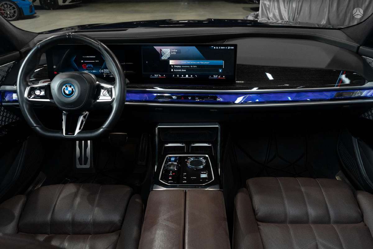 BMW i7, saloon / sedan
