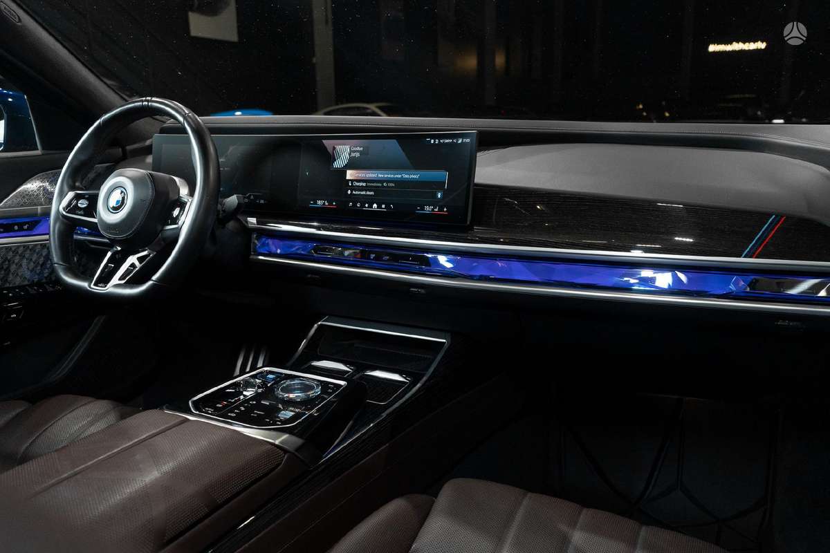 BMW i7, saloon / sedan