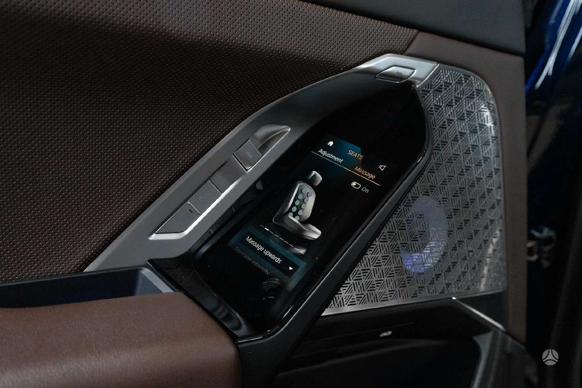 BMW i7, Седан