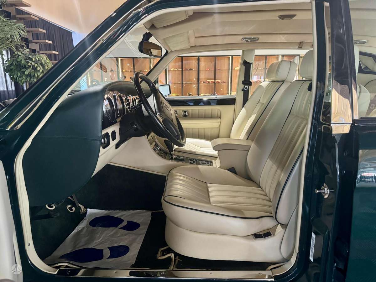 Bentley Brooklands, 6.8 l., Седан