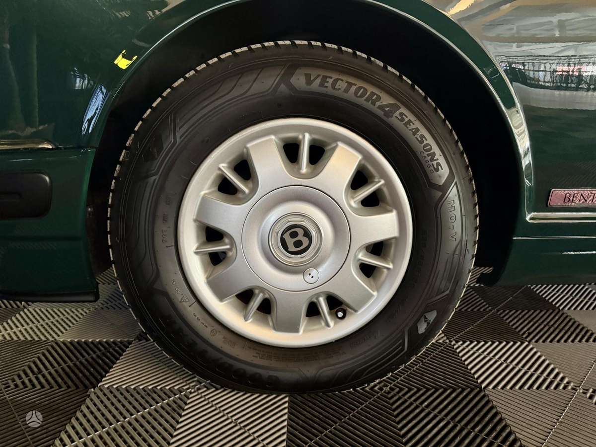 Bentley Brooklands, 6.8 l., Седан
