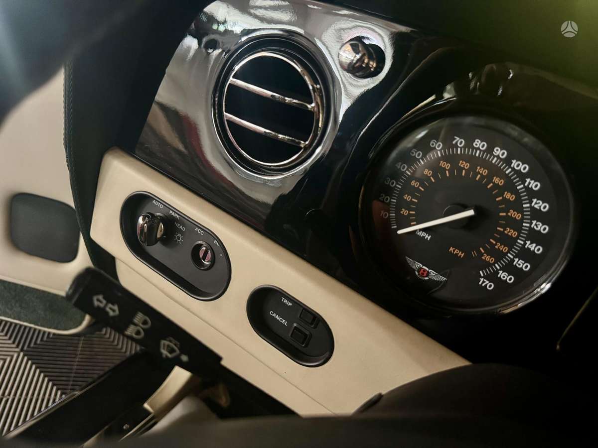 Bentley Brooklands, 6.8 l., Седан