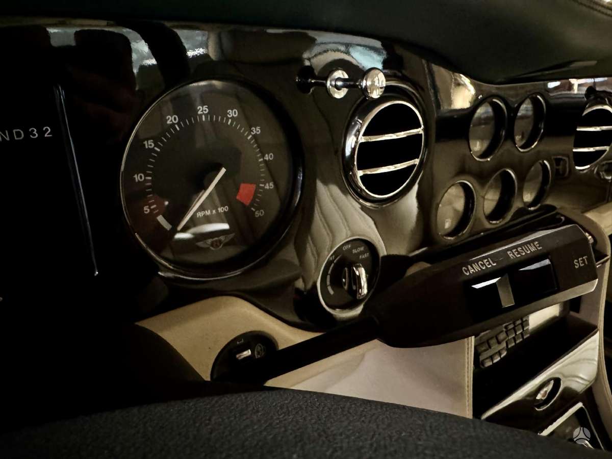 Bentley Brooklands, 6.8 l., Седан