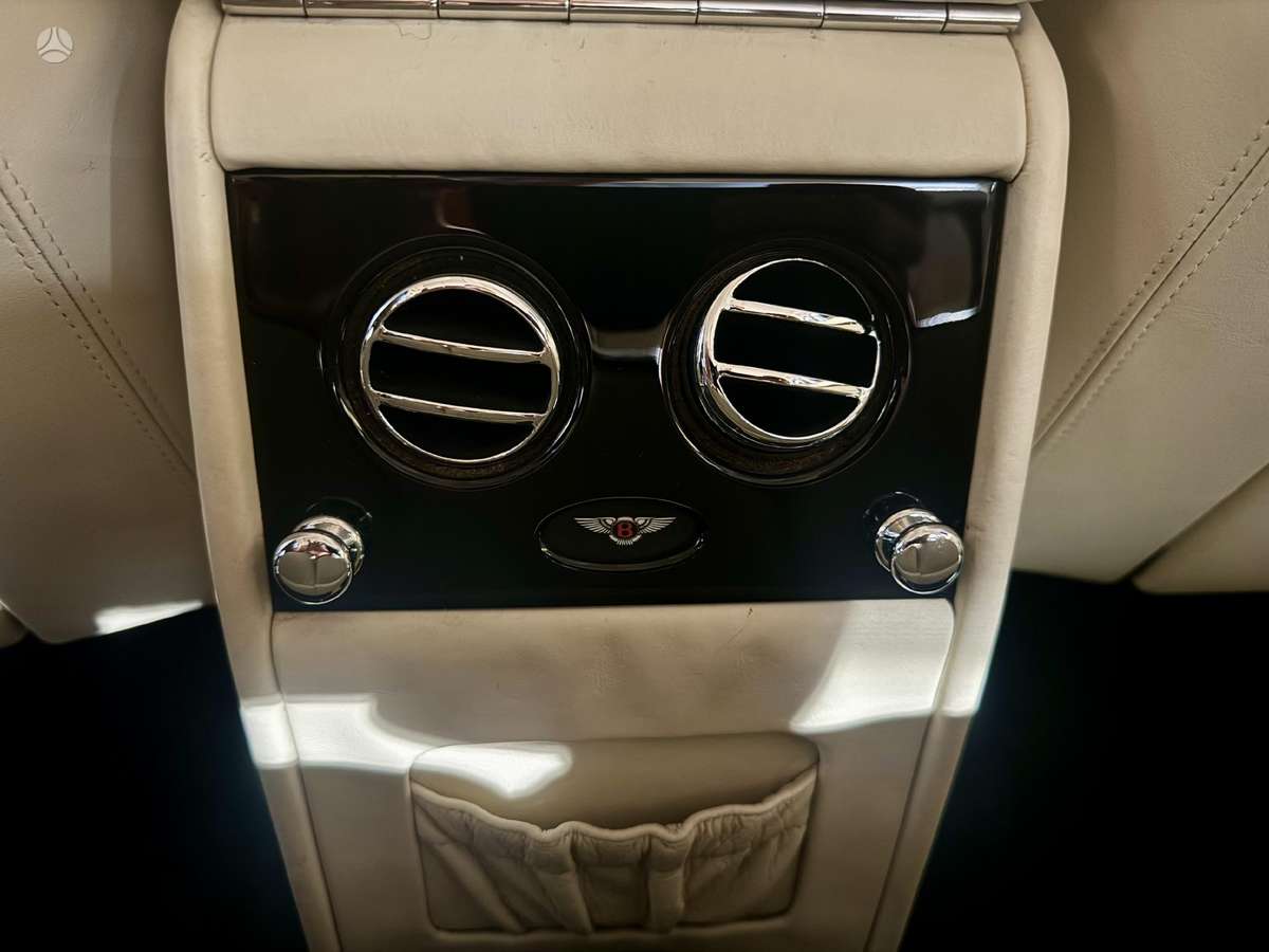Bentley Brooklands, 6.8 l., Седан