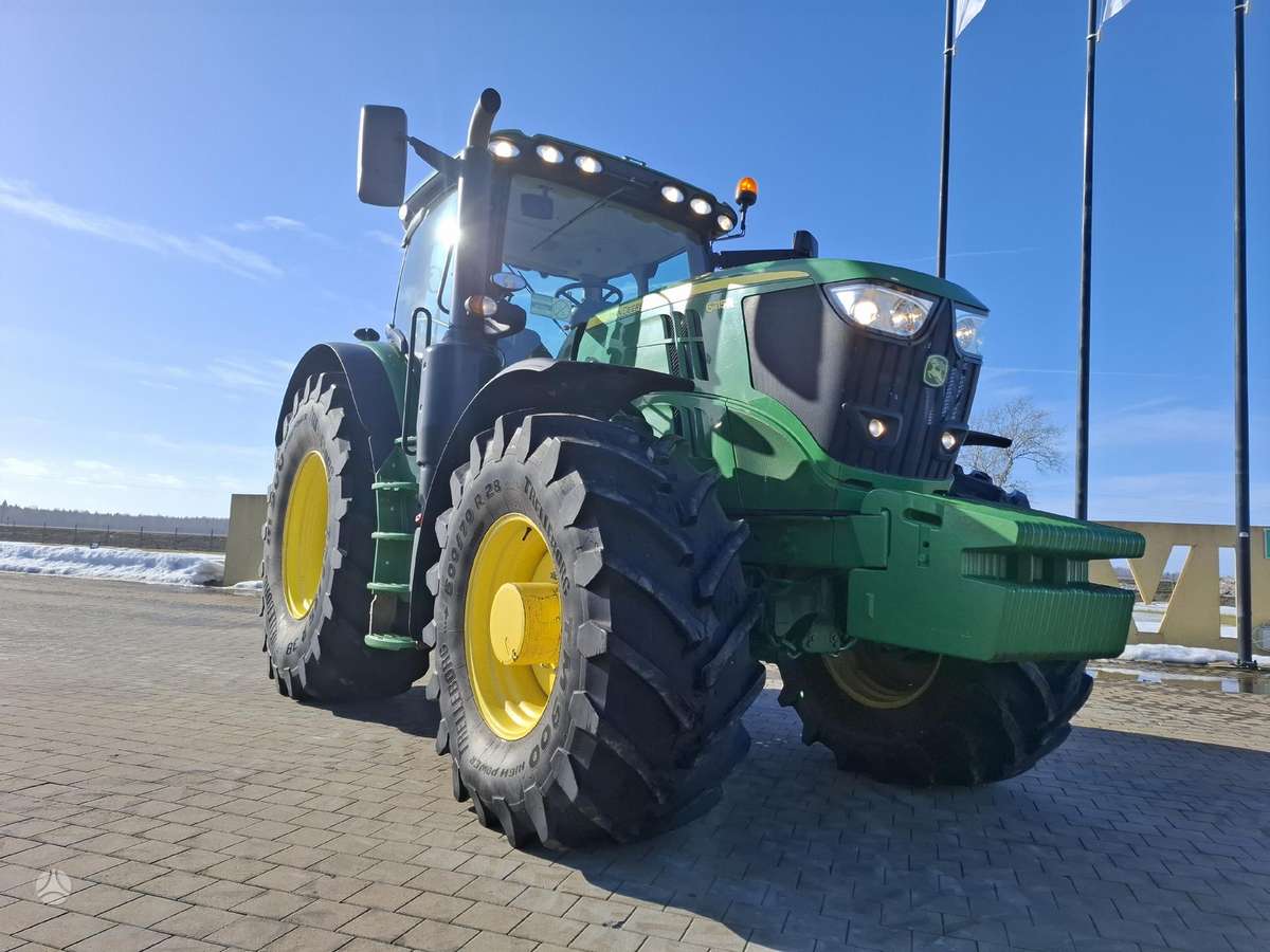 John Deere 6215R, tractors