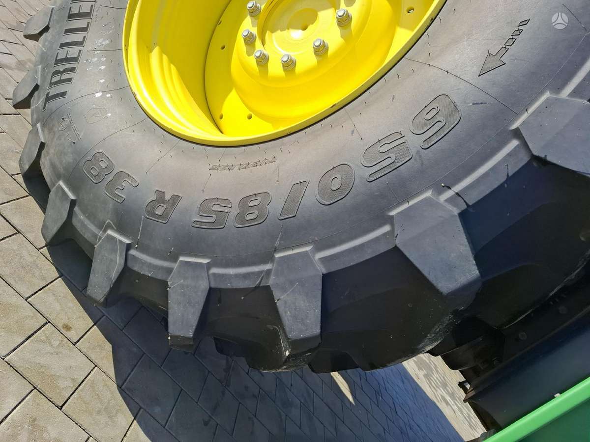 John Deere 6215R, tractors