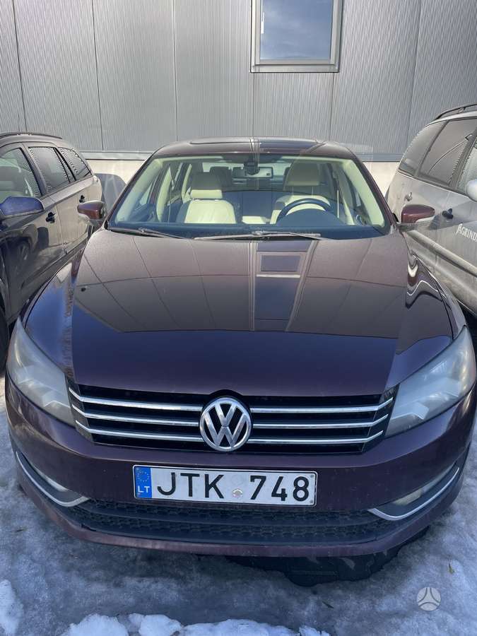 Volkswagen Passat - 1