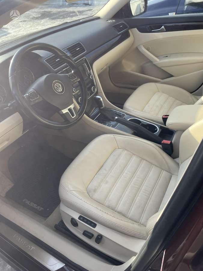 Volkswagen Passat - 4