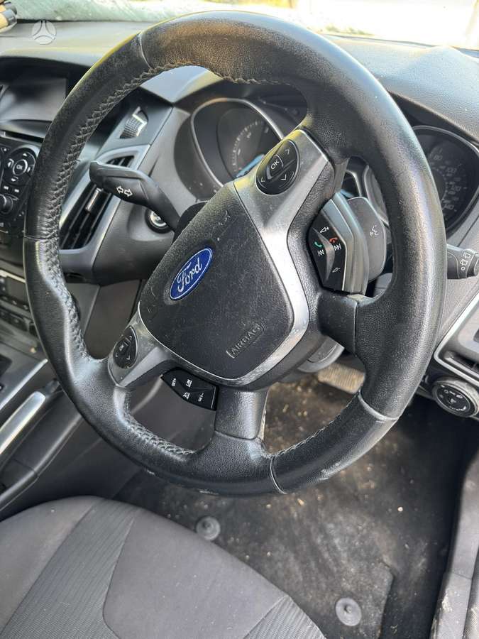 Ford Focus Dalimis daugiau info 37064703019