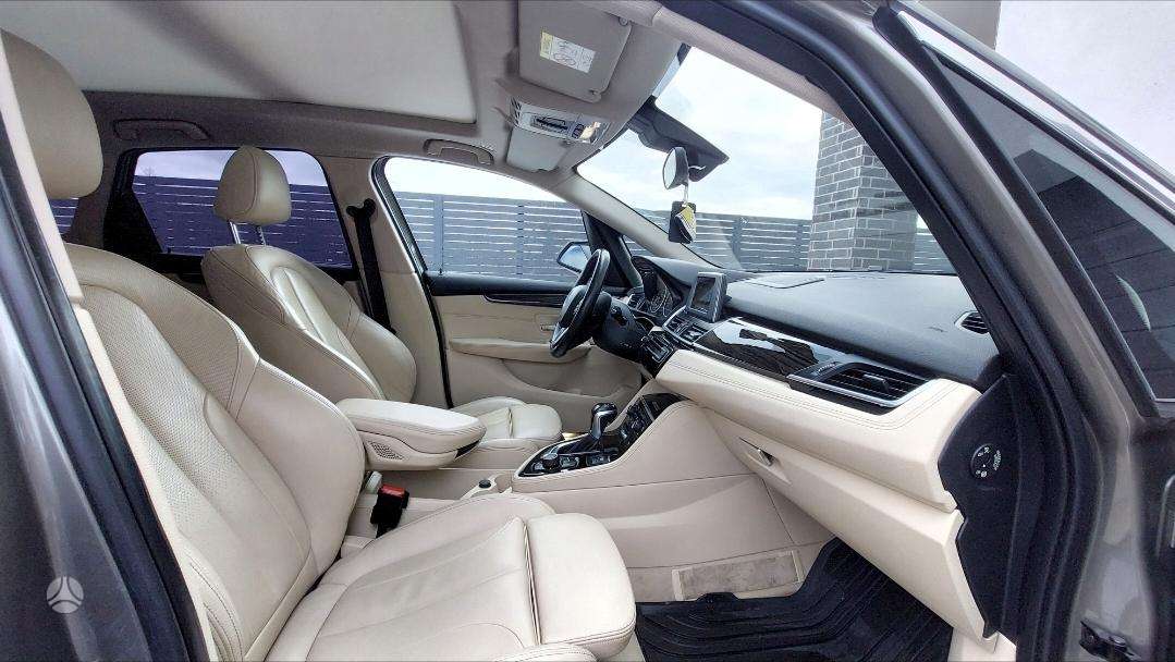 BMW 218 Active Tourer, 2.0 l., hatchback