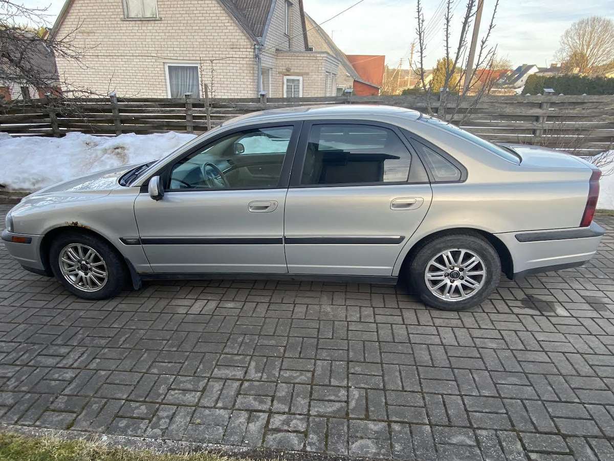 Volvo S80, Седан