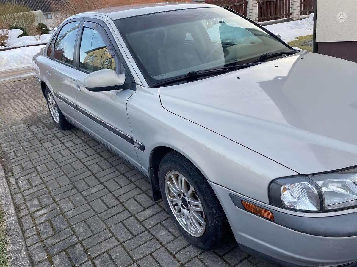 Volvo S80, Седан