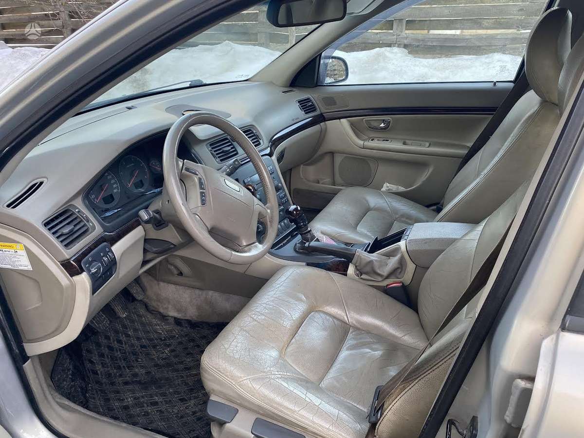Volvo S80, Седан