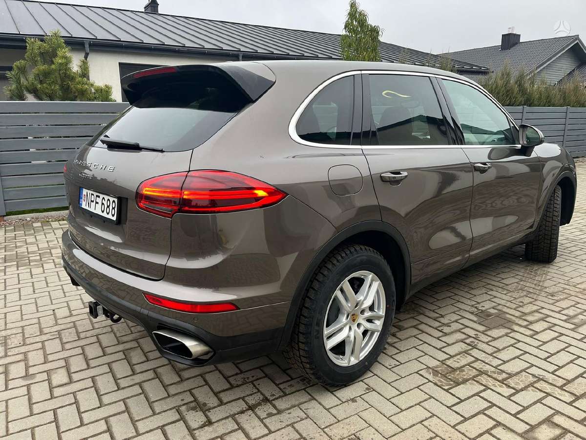 Porsche Cayenne - 4