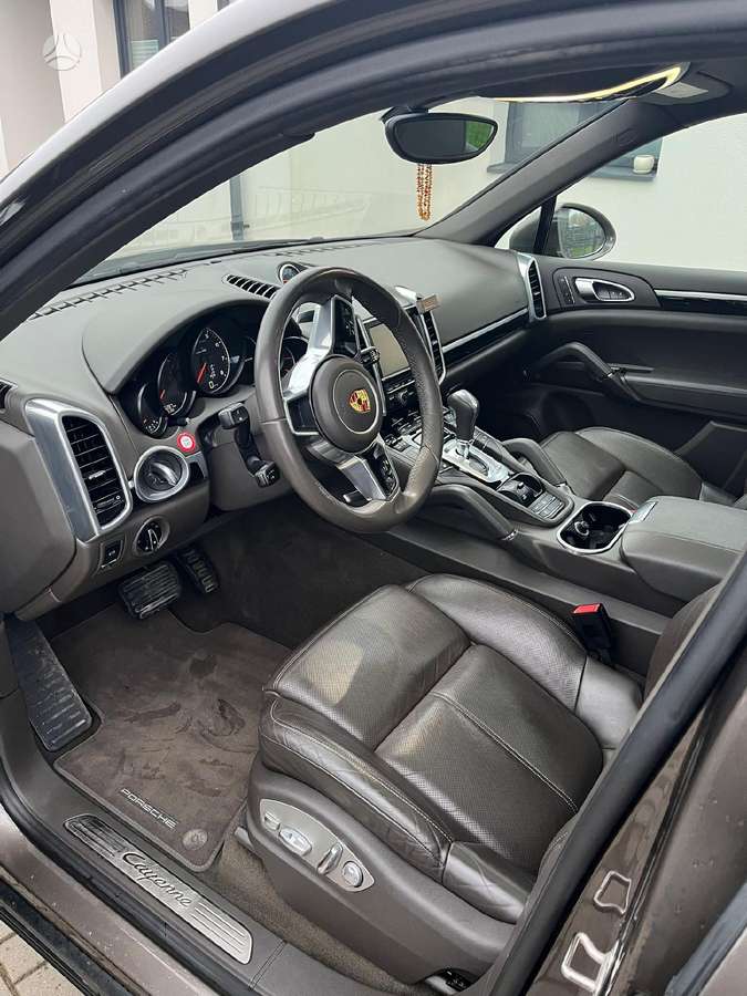 Porsche Cayenne - 5