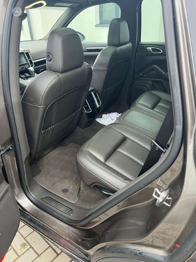 Porsche Cayenne - 6