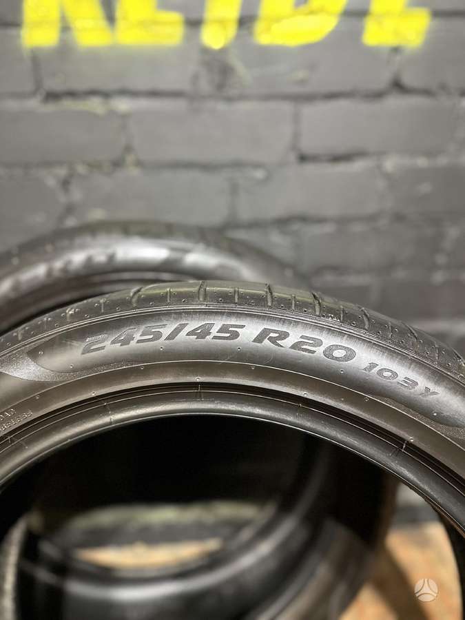 Pirelli P Zero PZ4, летние 245/45 R20