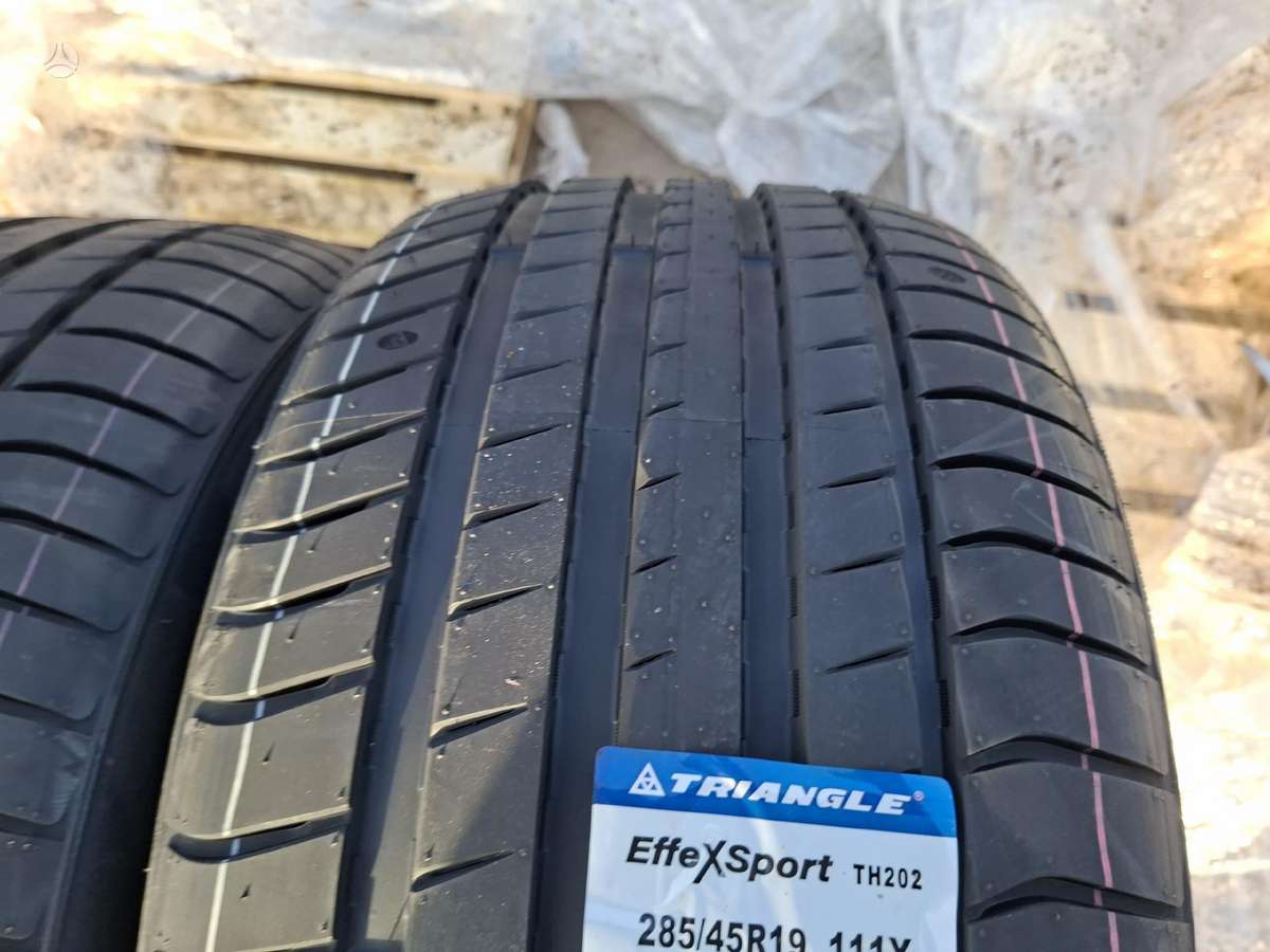Triangle, summer 285/45 R19