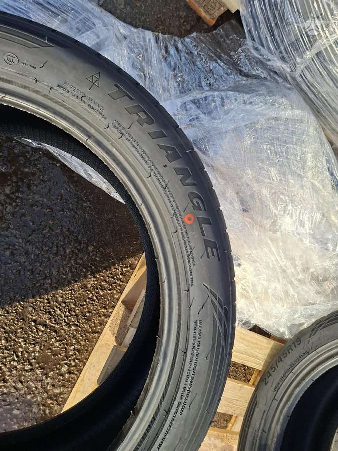 Triangle, vasaras 245/45 R19