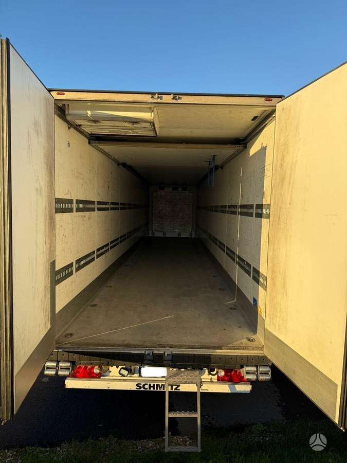 Schmitz SKO24, refrigerated