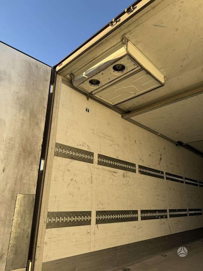 Schmitz SKO24, refrigerated